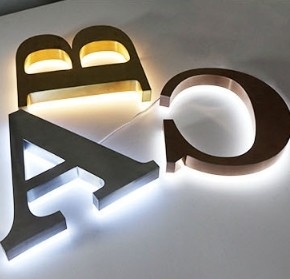 Outdoor aangepast lichtgevende 3D acryl signage voor mini brief logo winkel adverteren