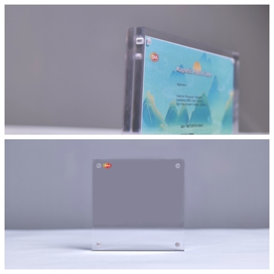Aangepaste grootte Desktop Frameless Zelfstaand Acryl Magnetisch Foto Frame