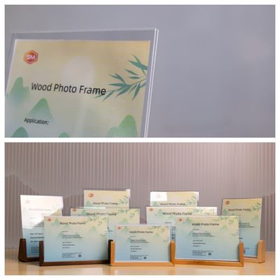 kristalhelder acryl beeld frame met houten basis en gepersonaliseerd