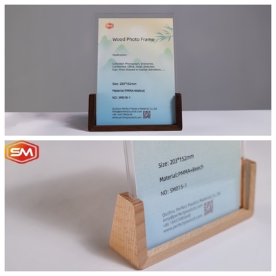 Acrylisch fotoraam van 3 x 3,5 inch met een houten basis